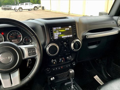 Used 2016 Jeep Wrangler Unlimited Rubicon image 6