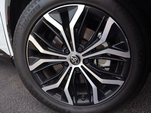 Used 2025 Toyota Crown Signia image 14