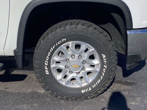 Used 2021 Chevrolet Silverado 2500 LTZ w/ LTZ Convenience Package image 10