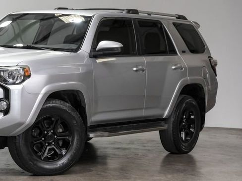 Used 2019 Toyota 4Runner SR5 AWD/4WD image 7