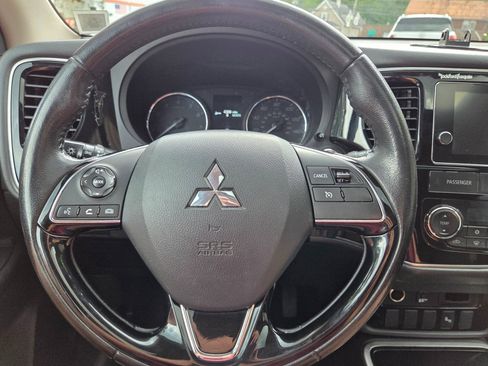 Used 2017 Mitsubishi Outlander SEL image 24