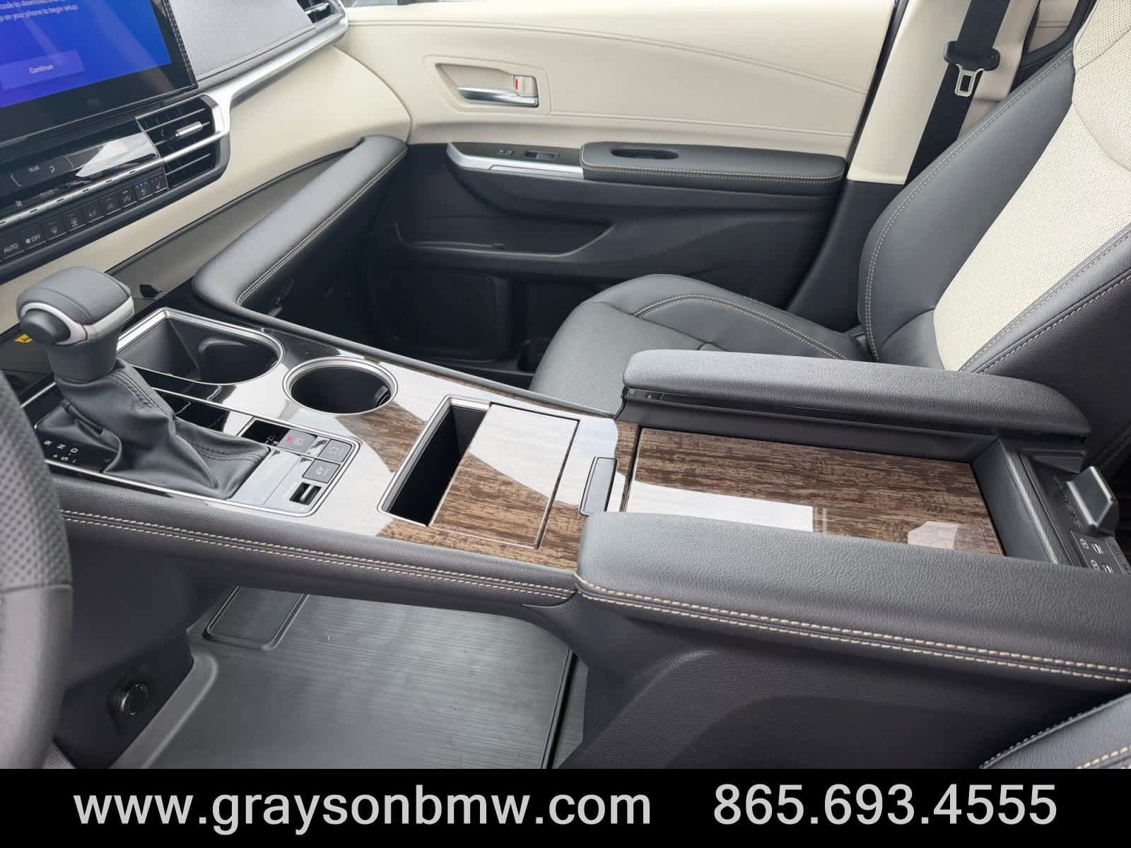 Used 2026 Toyota Sienna Limited AWD/4WD image 12