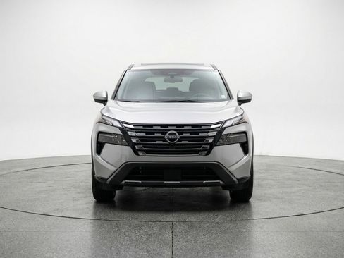 Used 2025 Nissan Rogue SV image 2