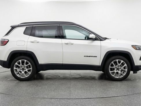 Used 2025 Jeep Compass Limited AWD/4WD image 11