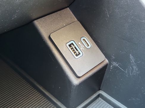 Used 2022 Ford Edge SE image 22