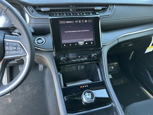 New 2025 Jeep Grand Cherokee L Laredo image 30