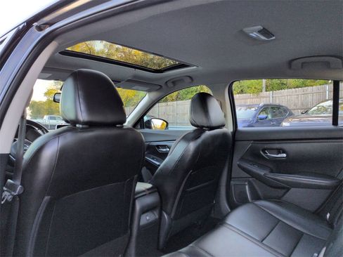 Used 2021 Nissan Sentra SR w/ SR Premium Package image 17