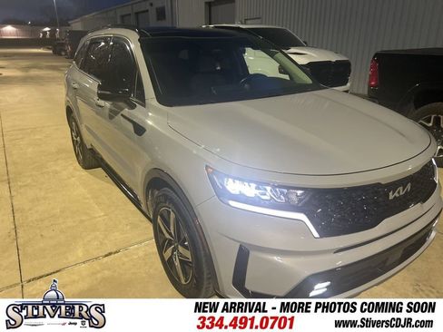 Used 2022 Kia Sorento EX w/ Panoramic Sunroof Package image 1