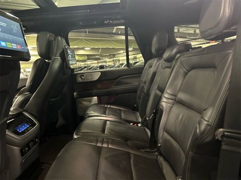 Used 2023 Lincoln Navigator Reserve image 21