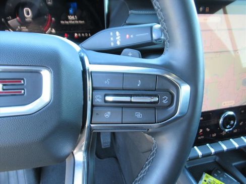 Used 2025 GMC Acadia Elevation image 19