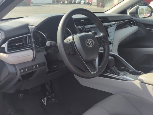 Used 2019 Toyota Camry LE image 9