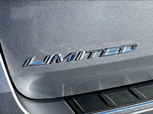 Used 2022 Ford Explorer Limited w/ Equipment Group 301A image 8