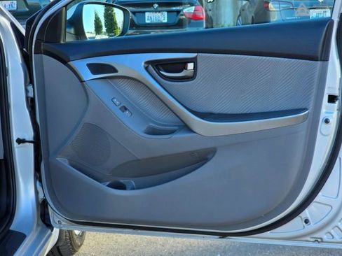 Used 2013 Hyundai Elantra GLS w/ Preferred Pkg image 28