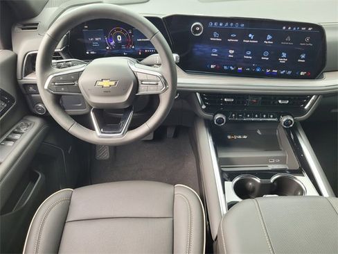 New 2025 Chevrolet Suburban Premier image 13