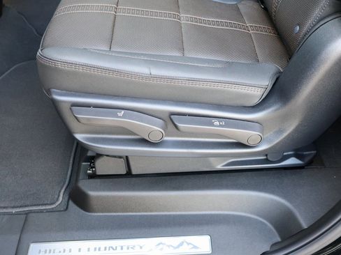 New 2025 Chevrolet Suburban High Country image 31