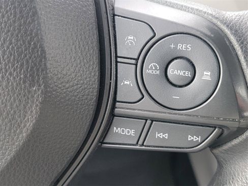 Used 2024 Toyota Corolla Cross L image 16