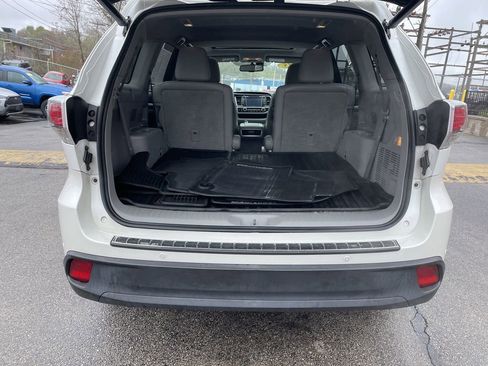 Used 2015 Toyota Highlander Limited w/ Driver Technology Package FWD image 13