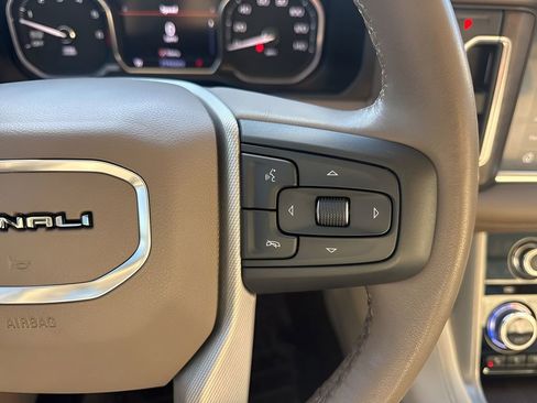 Used 2021 GMC Yukon Denali image 17