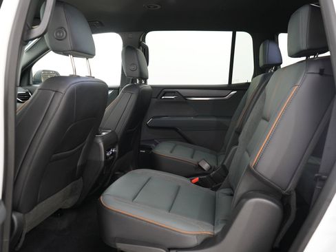 Used 2025 GMC Acadia AT4 AWD/4WD image 16
