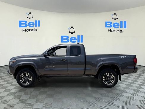 Used 2019 Toyota Tacoma TRD Sport RWD image 2