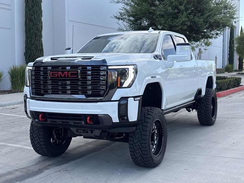 Used 2024 GMC Sierra 2500 Denali Ultimate AWD/4WD image 7