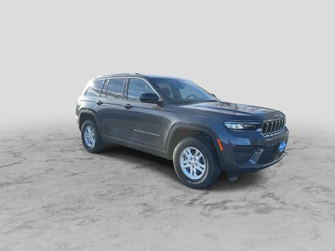 New 2025 Jeep Grand Cherokee Laredo image 2