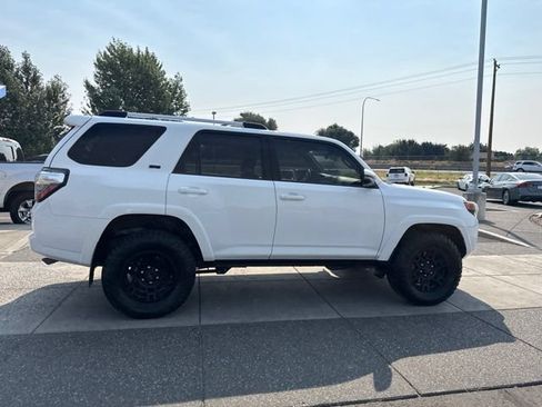 Used 2021 Toyota 4Runner SR5 Premium w/ Moonroof Package AWD/4WD image 4
