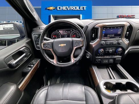 Used 2019 Chevrolet Silverado 1500 High Country w/ Technology Package AWD/4WD image 9