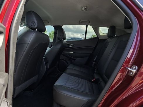 Used 2025 Chevrolet Trax LT w/ Driver Confidence Package FWD image 16