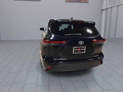 Certified 2024 Toyota Highlander XLE AWD/4WD image 7