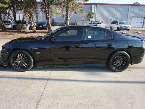 Used 2018 Dodge Charger R/T Scat Pack w/ Dynamics Package RWD image 19