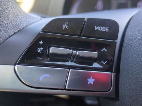 Used 2024 Hyundai Elantra SE image 14