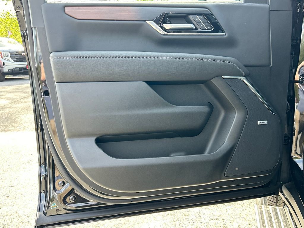 New 2026 GMC Yukon Denali w/ Sun & Power Step Package AWD/4WD image 18