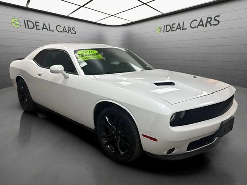 Used 2016 Dodge Challenger SXT Plus RWD image 3