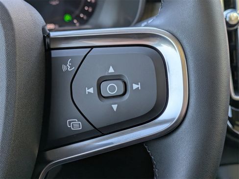 Used 2026 Volvo XC40 B4 Core image 34