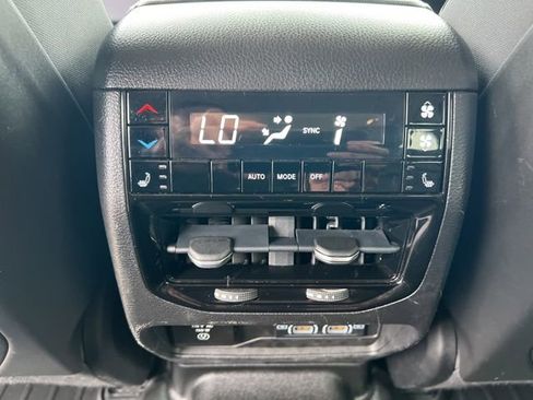 Used 2022 Jeep Grand Cherokee L Limited image 22