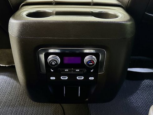 Used 2023 GMC Yukon XL Denali AWD/4WD image 26