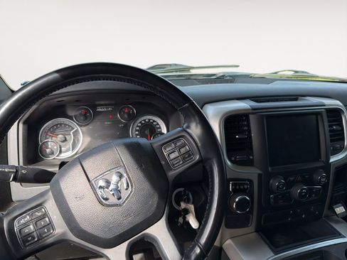 Used 2020 RAM 1500 Classic SLT w/ Luxury Group RWD image 14