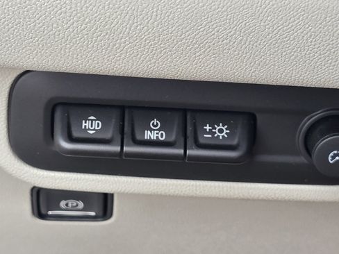 Used 2024 GMC Terrain Denali w/ Denali Premium Package AWD/4WD image 10