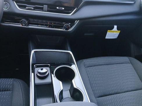 New 2026 Chevrolet Equinox LT w/ Safety and Technology Package FWD image 15