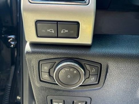Used 2019 Ford F150 Lariat w/ Equipment Group 502A Luxury AWD/4WD image 13