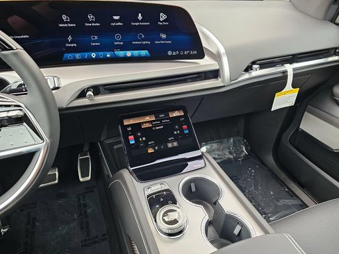 New 2027 Cadillac Vistiq Luxury AWD/4WD image 31