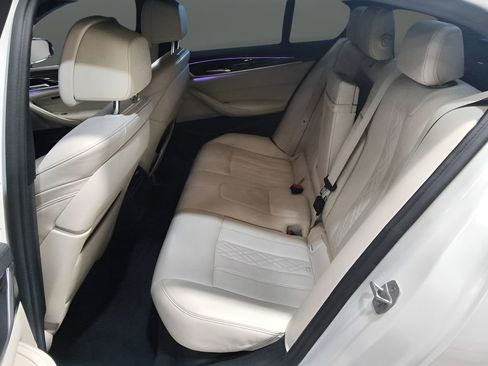 Used 2020 BMW 540i w/ M Sport Package image 25