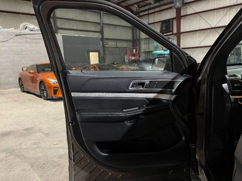 Used 2016 Ford Explorer XLT image 13