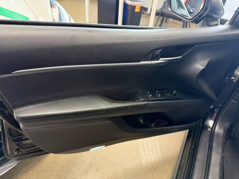 Used 2018 Toyota Camry LE image 26