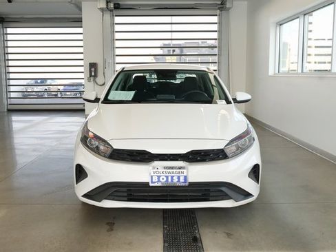 Used 2022 Kia Forte LXS image 2