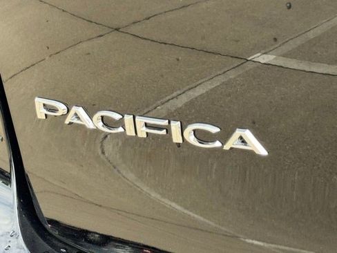 New 2027 Chrysler Pacifica Limited FWD image 44