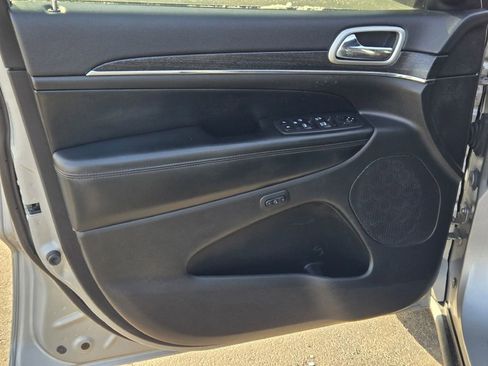 Used 2018 Jeep Grand Cherokee Limited image 19