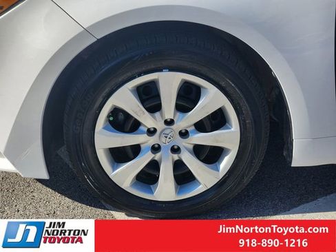 Used 2021 Toyota Corolla LE image 13