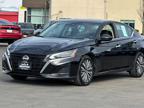 Used 2023 Nissan Altima 2.5 SV image 9
